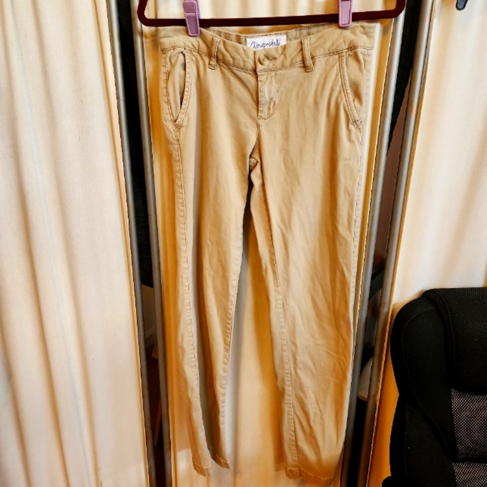 Size 4 Kaki pants have no tears or stains